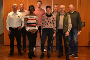 Mitglieder des Kirchenvorstandes nach der Wahl 2018 (v.l.n.r.): Ralf Schreckenberg, Ulrich Wegener, Astrid Flora Ossete, Maik Schreckenberg, Sabine Ewers, Dr. Georg Liedtke, Norbert Vossebein, Friedhelm Unterhalt.