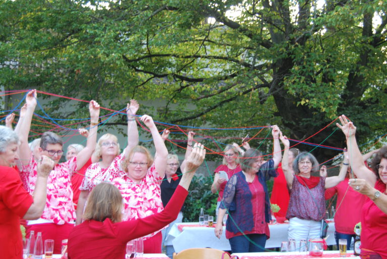 „Dinner in Red“ im Pfarrgarten St. Heinrich