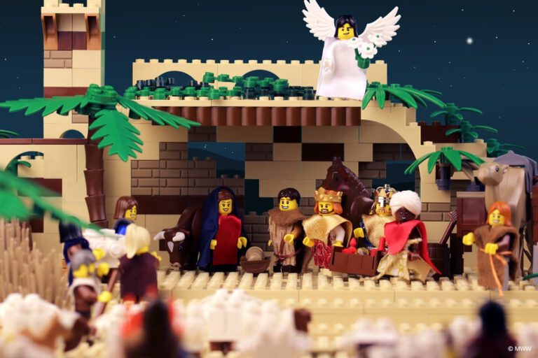Die Weihnachtsgeschichte aus Klemmbausteinen in der Paderborner Gaukirche