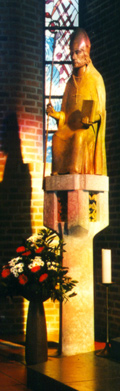 Bonifatiusstatue in der Kirche
